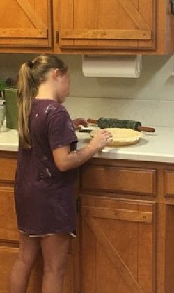 Chef Kendyl preparing a punkin pie